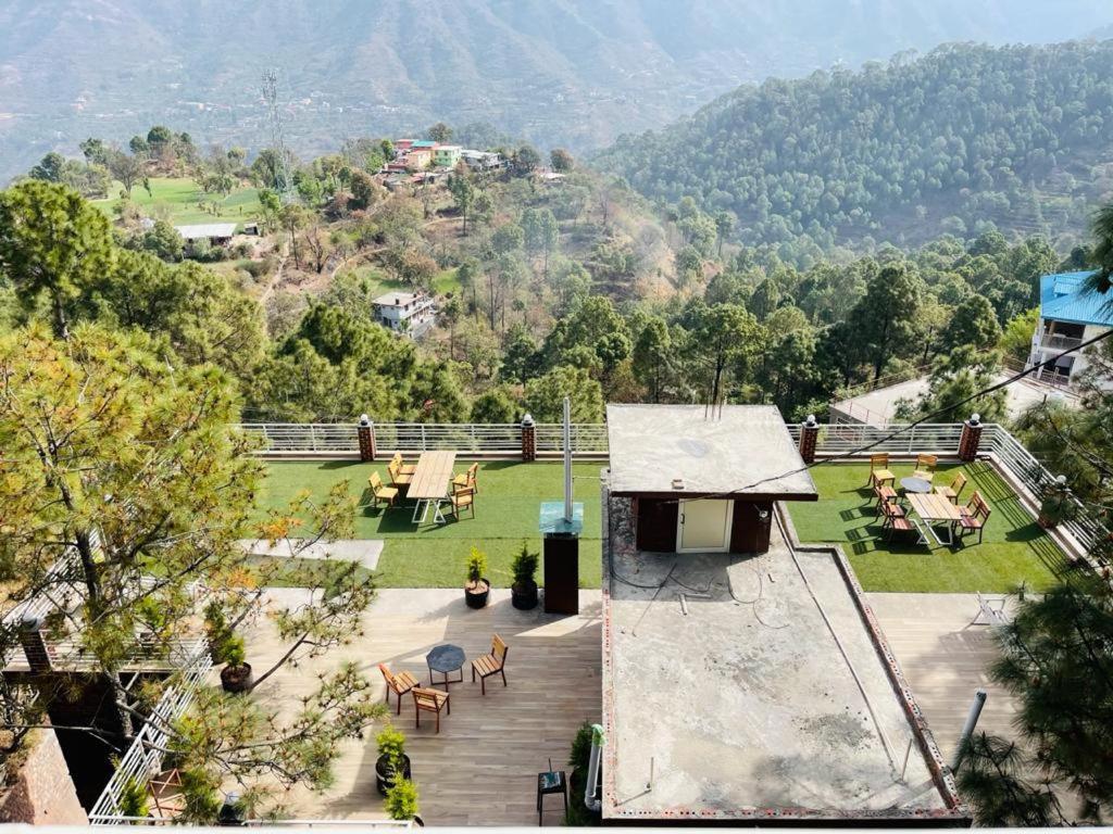 Hillcrest Heights Bed & Breakfast Kasauli Exterior foto