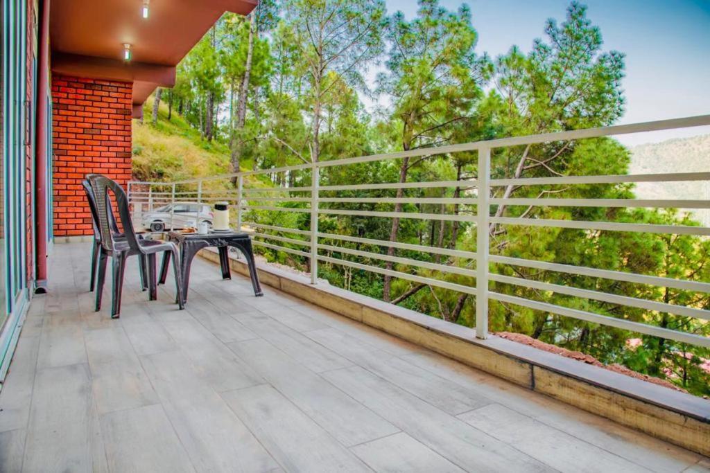 Hillcrest Heights Bed & Breakfast Kasauli Exterior foto