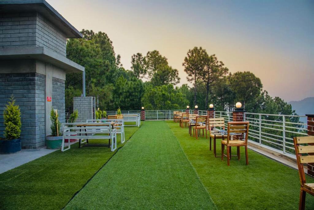 Hillcrest Heights Bed & Breakfast Kasauli Exterior foto