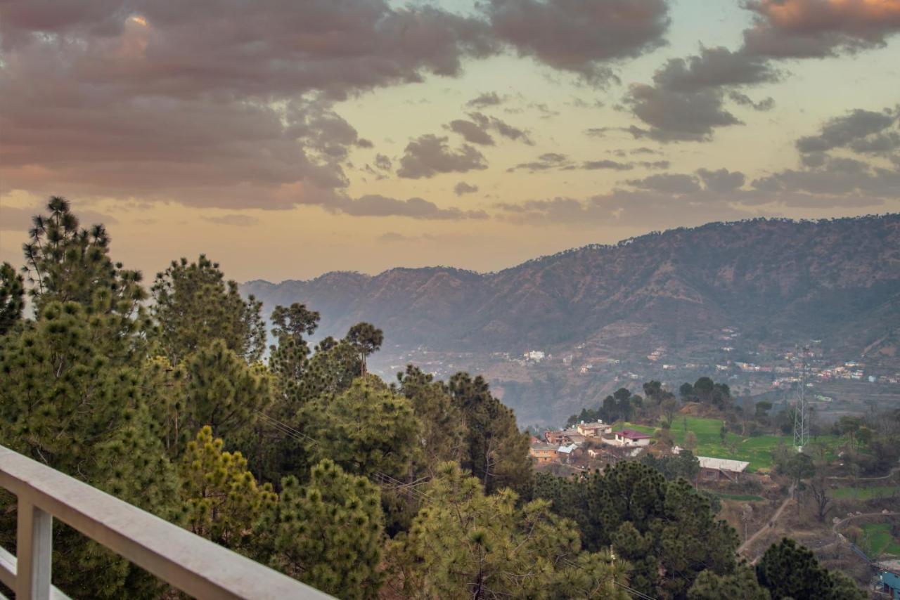 Hillcrest Heights Bed & Breakfast Kasauli Exterior foto