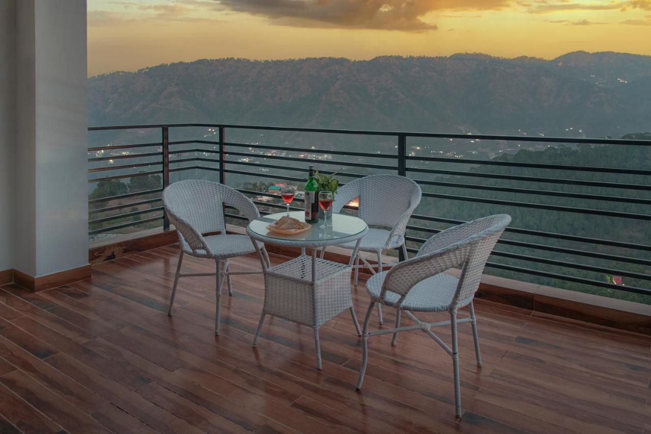 Hillcrest Heights Bed & Breakfast Kasauli Exterior foto