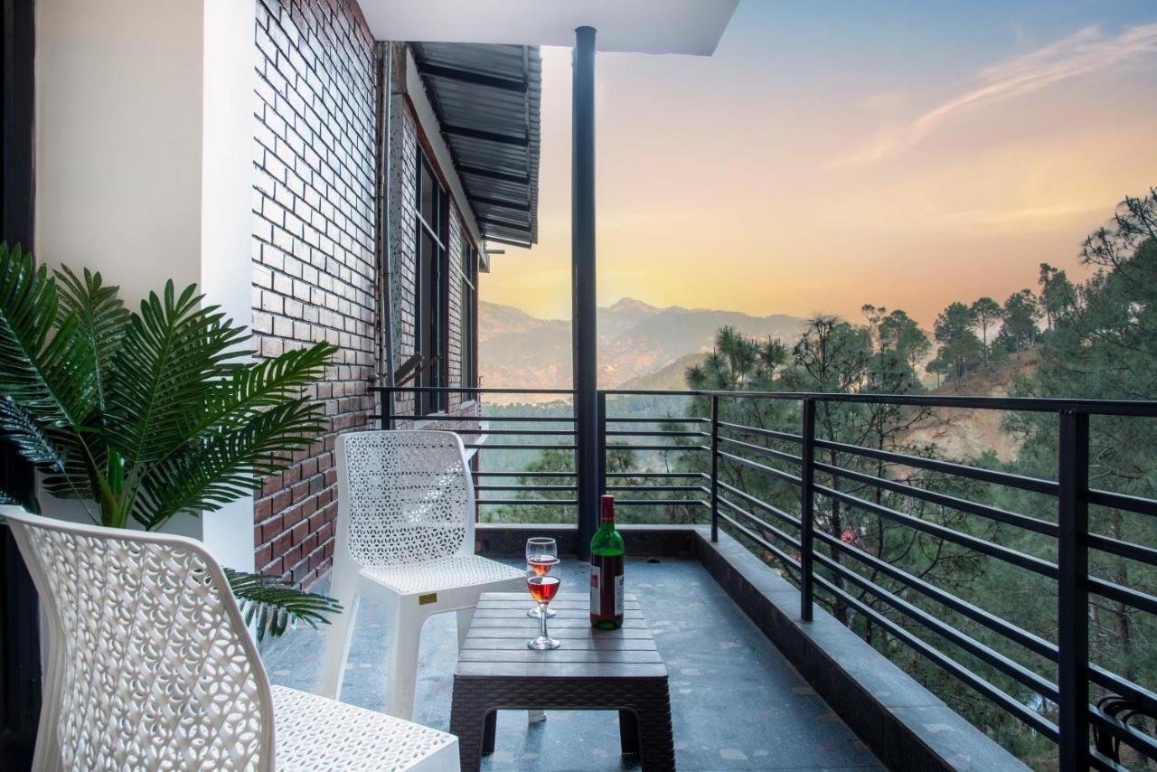 Hillcrest Heights Bed & Breakfast Kasauli Exterior foto